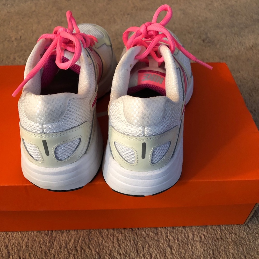 Ladies Nike Sneakers - Picture 2 of 5